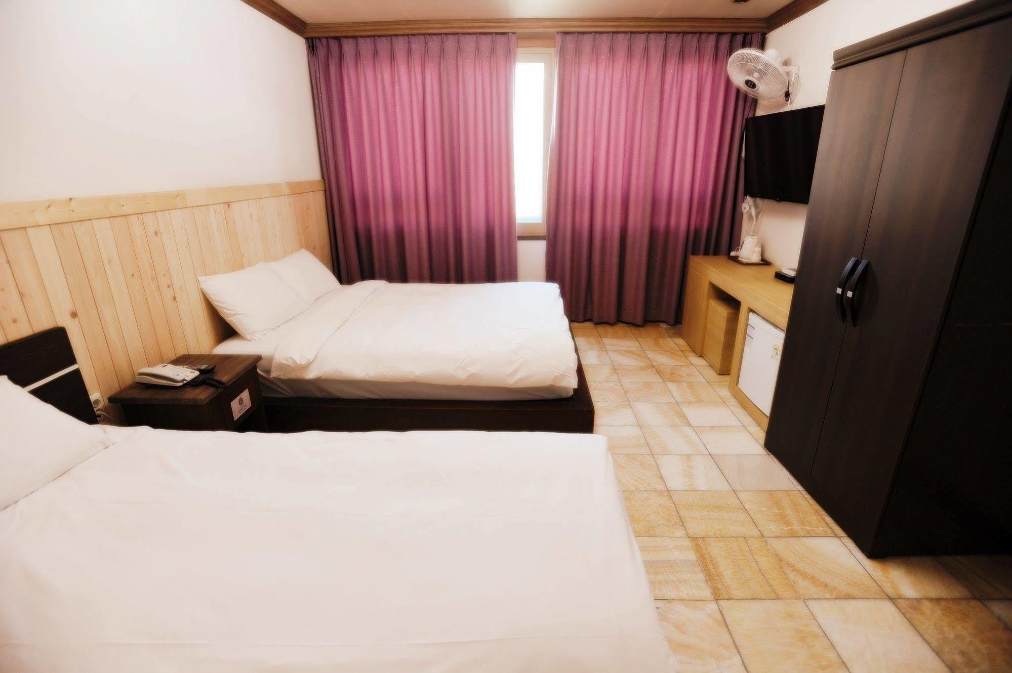 Highfere Hotel Чханвон Екстер'єр фото